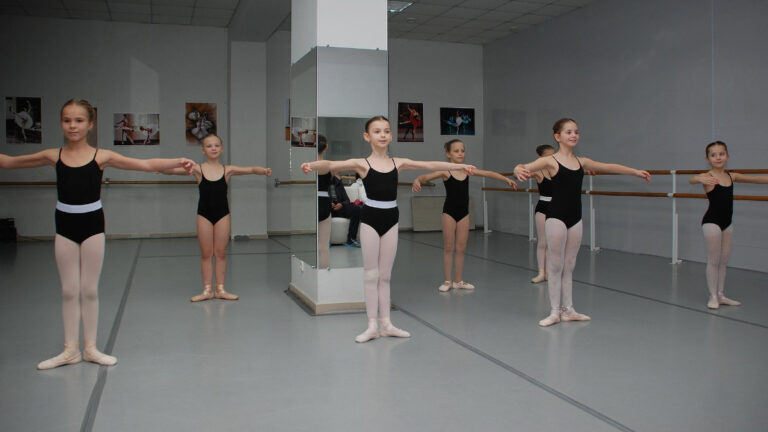 Armpositionen im Ballett üben