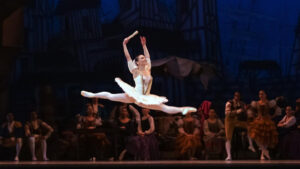 Ballettsprung auf der Bühne